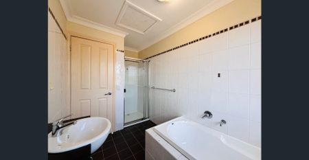 Spacious 4 Bedroom Townhouse for Rent - Photo 5