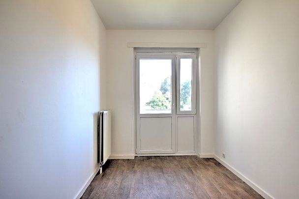 Ruim 2 slaapkamer appartement, zeer verzorgd en in prima staat, op centrale ligging. - Foto 1