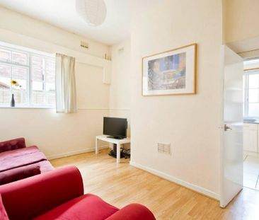 3 bedroom flat to rent - Photo 3