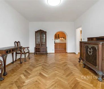 Pronájem prostorného a světlého bytu 3+1 s balkonem a velkou zahrad... - Photo 4