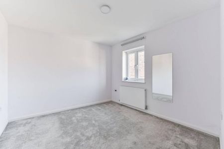 3 bedroom detached house to rent - Photo 4