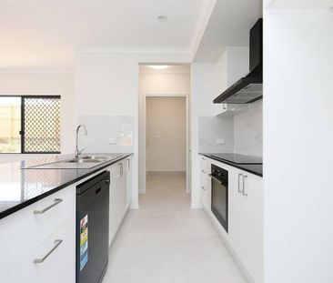 Brand New - Fully A/C and Tiled - Solar - Side Access - New Turf Co... - Photo 1