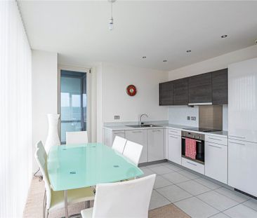 2 bed Flat for rent - Photo 6