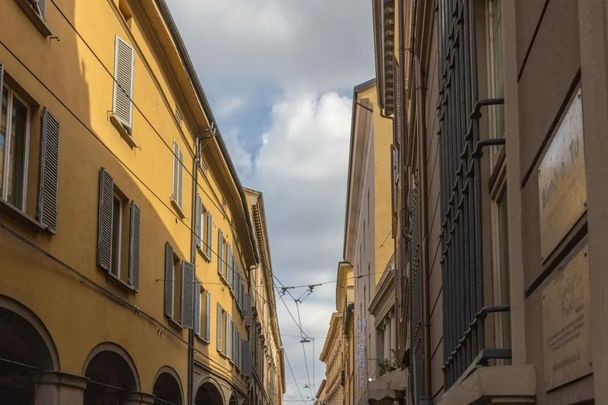 Via de Carbonesi, Bologna, Emilia-Romagna 40123 - Photo 1