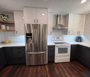 Furnished: 4 bed, 2 bath House – central location, Sept.-June 30th,... - Photo 1
