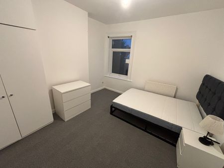 2 Bed Flat, Radbourne Road, SW12 - Photo 3