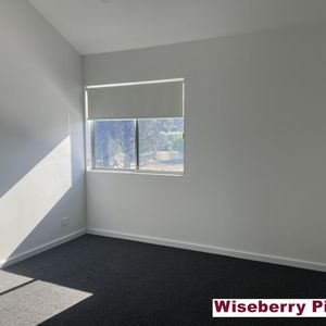 3-Bedroom Modern Townhouse - Photo 2