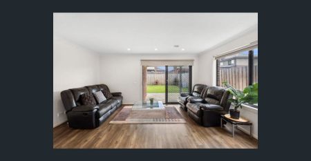 Central family home close to all amenities - Photo 3