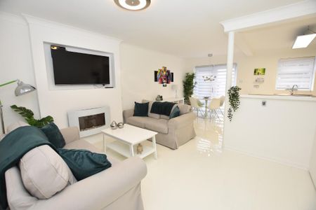 2 bedroom semi-detached house to rent - Photo 3