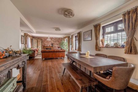 5 bedroom detached house to rent - Photo 4