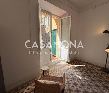 Spacious Designer Room with Balcony in 6-Bedroom El Born Apartment - Photo 2