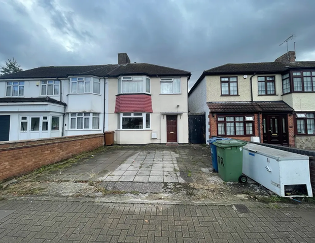 3 bedroom semi-detached house to rent - Photo 1