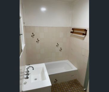 Classic three bedroom free standing home - Photo 4