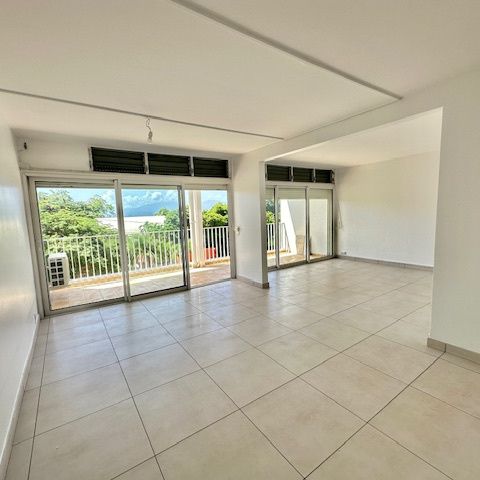 Location Appartement 3 pièces 96m² LE GOSIER 97190 - Photo 1