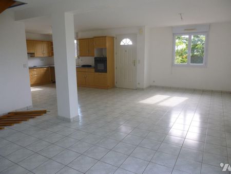 A LOUER Commune de CHAVOY maison d'habitation comprenant : - au rez-de-chaussée : séjour a... - Photo 3