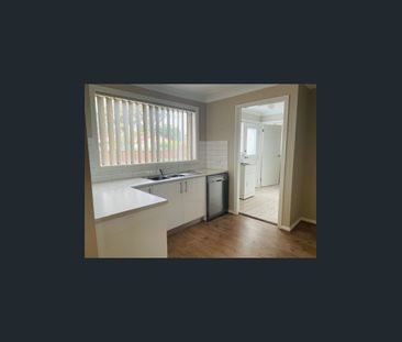 Impressive Townhouse - Photo 2