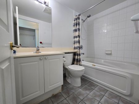 For Lease - 1 Lee Centre Drive Unit# 2206, Toronto, Ontario - Photo 4