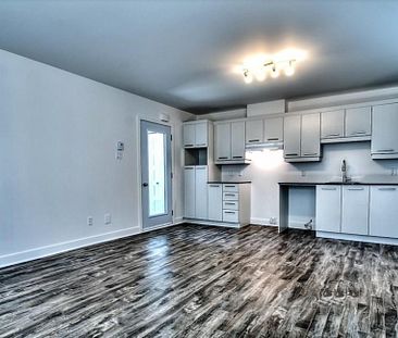 2219 Rue Philippe-Dolbec, H7L 0J2, H7L 0J2, Laval - Photo 3