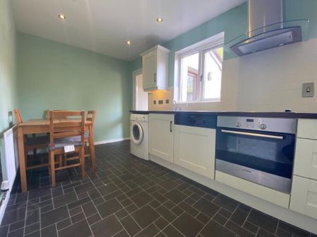 70 Lawnmount Crescent, Lisburn, BT27 4TU - Photo 5