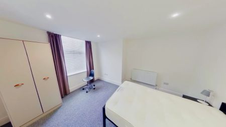 2 Ensuite Bedroom - Photo 3