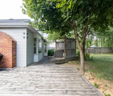 For Lease - 1073 Kent Avenue, Oakville, Ontario - Photo 2