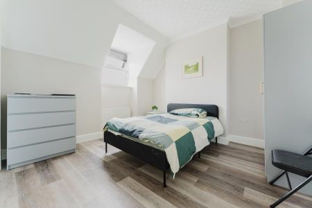 1 bedroom in a house share to rent - Photo 2