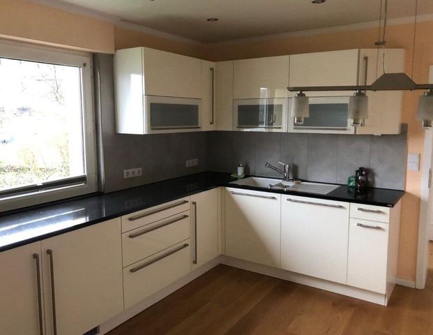 Wunderschöne 5 Zimmer Wohnung mit Garten, Terasse und Kamin - Foto 1