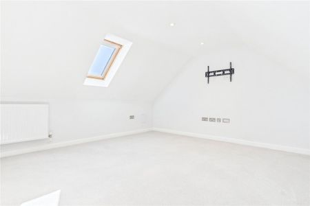 6 bedroom detached house to rent - Photo 2