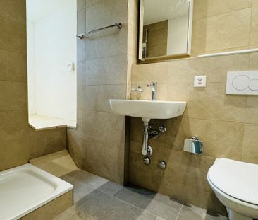 Wunderschöne neuwertige 3.5-Zimmerwohnung (w5) mit Balkon, eigener Waschmaschine, Kellerabteil (ohne Lift) - Photo 3