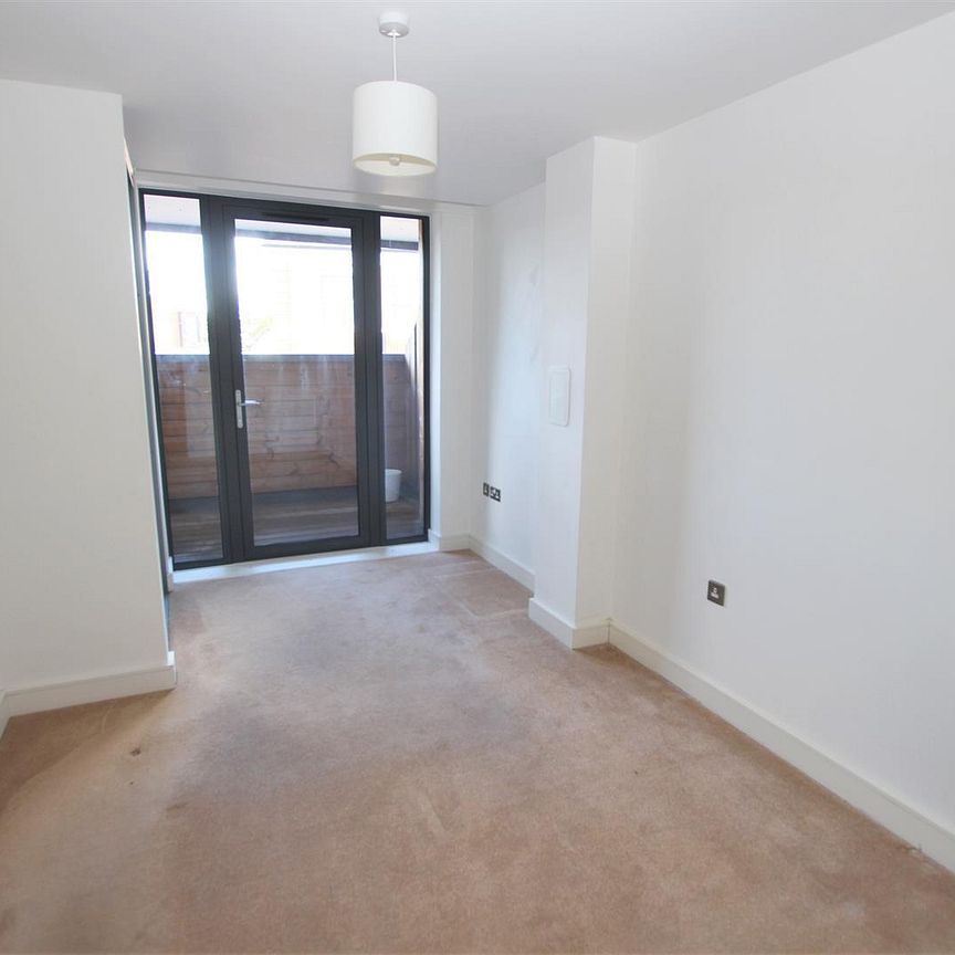 1 bedroom Apartment to let - Photo 1