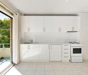 Top Floor One Bedroom With Lock Up Garage - Photo 3