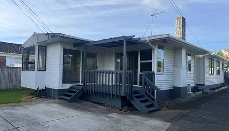 mangere east - Photo 3