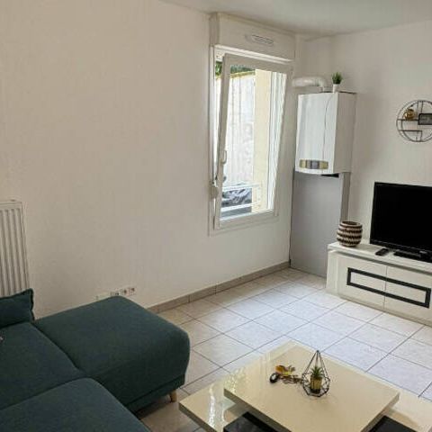LOCATION GUENANGE F2 MEUBLE PARKING - Photo 1
