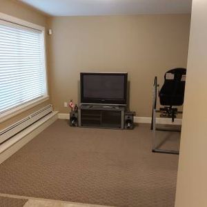 Spacious 1 Bedroom Unit - Photo 2