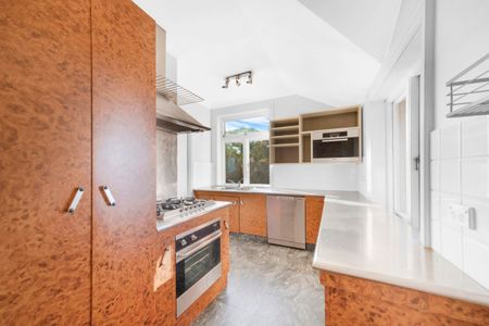 Penthouse Apartment in Prime Location - Photo 5