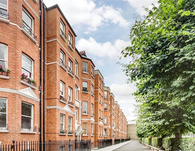 2 bedroom flat in Fulham Road - Photo 1