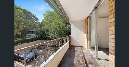 Peaceful & Spacious Apartment in a Prime Lane Cove Location - Photo 4