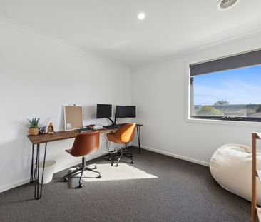 10 Slattery Place, Pakenham VIC 3810 - House For Rent | Domain - Photo 3