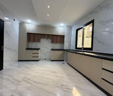 Charming 5 BR Townhouse in Al Yasamin - Photo 4