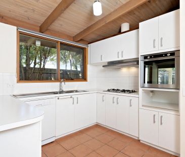 Within minutes to the beach - Photo 2