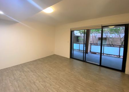 Experience Urban Sophistication: 3-Bed Sanctuary in Redfern's Vibrant Heart - Photo 4