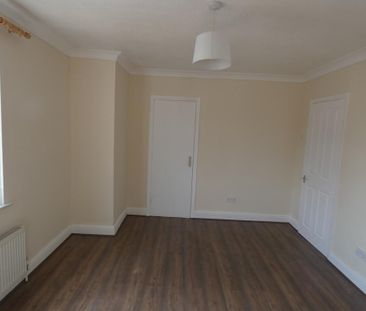 2 bedroom end of terrace house to rent - Photo 4