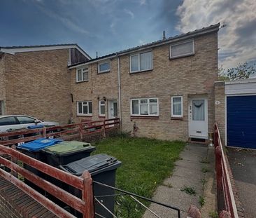 3 Bed Semi-Detached House, Medway Close, CR0 - Photo 2