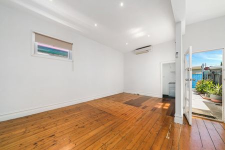 Stylish Two-Bedroom Gem in Prime Port Melbourne Location - Photo 3