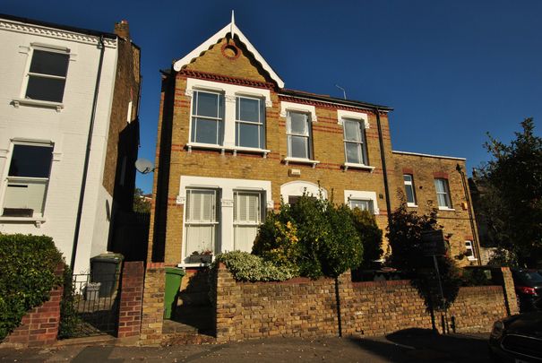 Benson Road, london - Photo 1