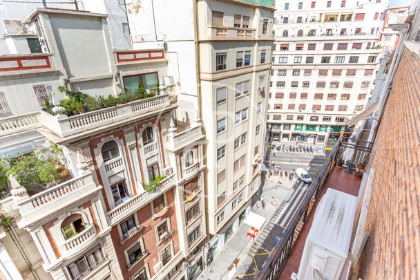 Penthouse for rent with Terrace in San Francesc (Valencia) - Photo 1