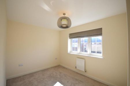 4 bedroom detached house to rent - Photo 3