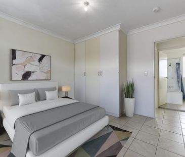 Spacious, Bright Apartment - Centrally Located in Gaythorne! - Photo 2
