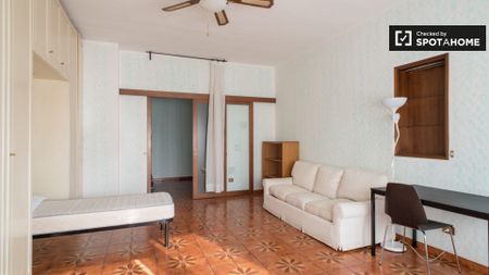 Via Riccardo Guruzian, Rome, Lazio 00173 - Photo 3