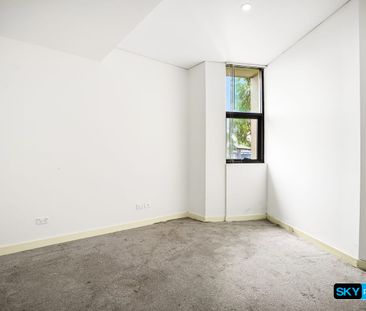 SPACIOUS 2-BEDROOM APARTMENT IN A PRIME, ULTRA-CONVENIENT LOCATION! - Photo 3